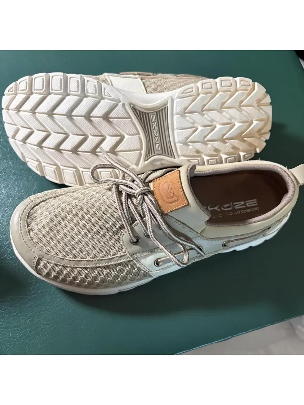Men's Cream and Tan Boat-sho